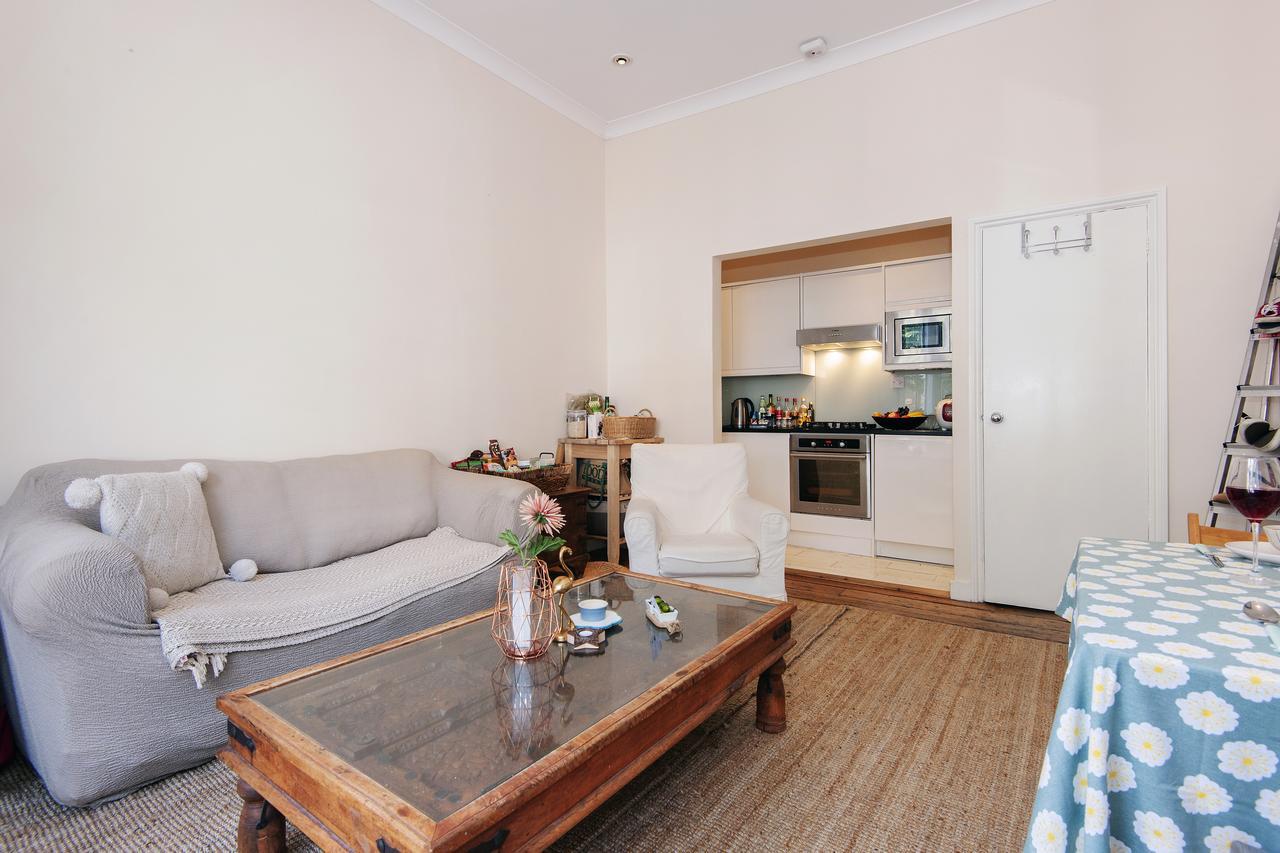 Bright Gratton Road Apartment 런던 외부 사진
